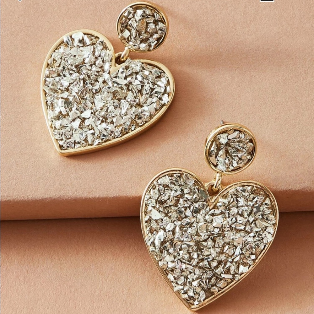 🟢 5/$25 Bundle Item - Heart Earrings